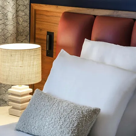 Отель Mercure Cote De Nacre